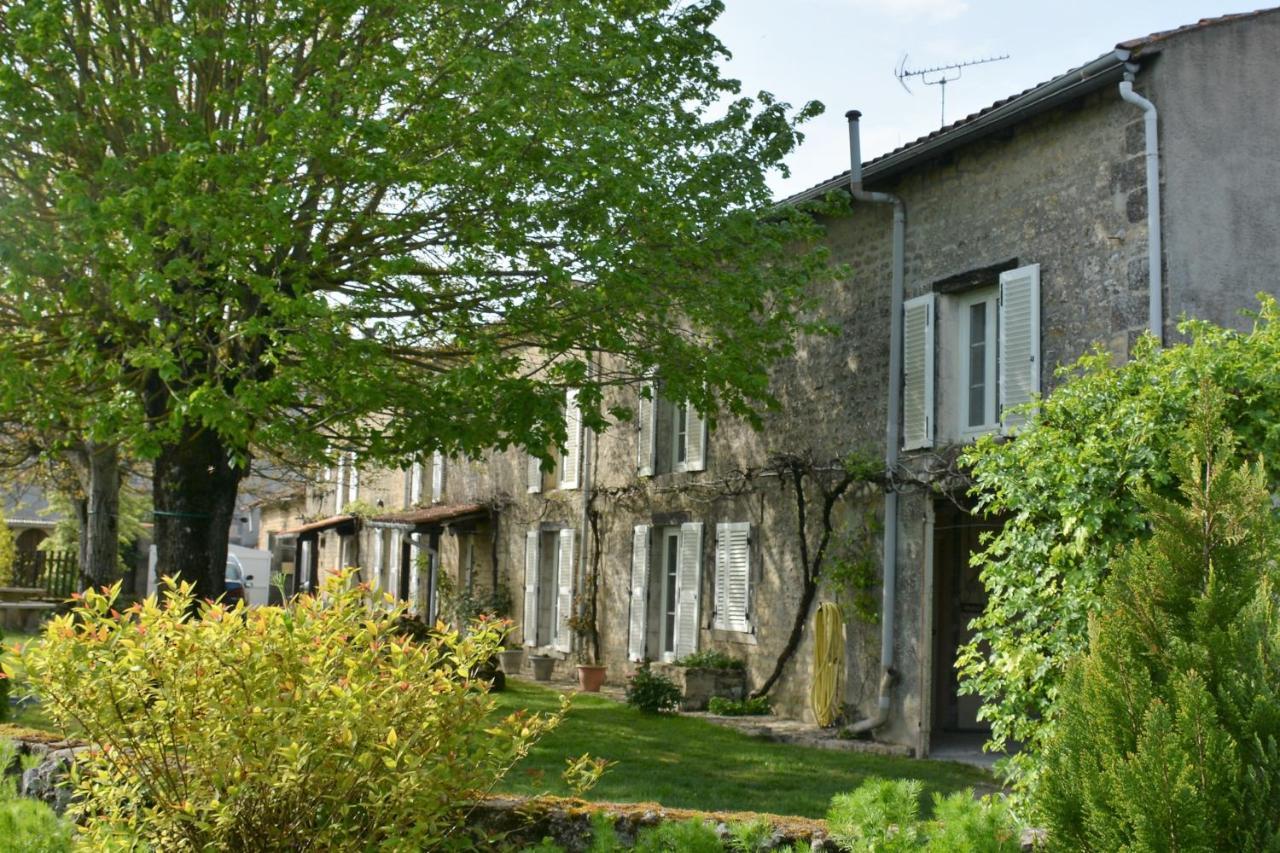 לינה וארוחת בוקר Aulnay  Les Noyers Aulnay מראה חיצוני תמונה