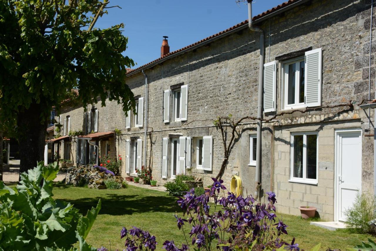 לינה וארוחת בוקר Aulnay  Les Noyers Aulnay מראה חיצוני תמונה